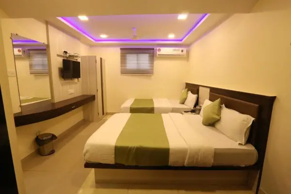 Hotel Happyland 5